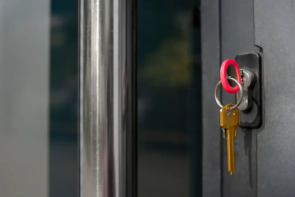 Auburn Safe & Lock: Fast, reliable commercial locksmith services for high-security lock installations and key replacements for business doors.